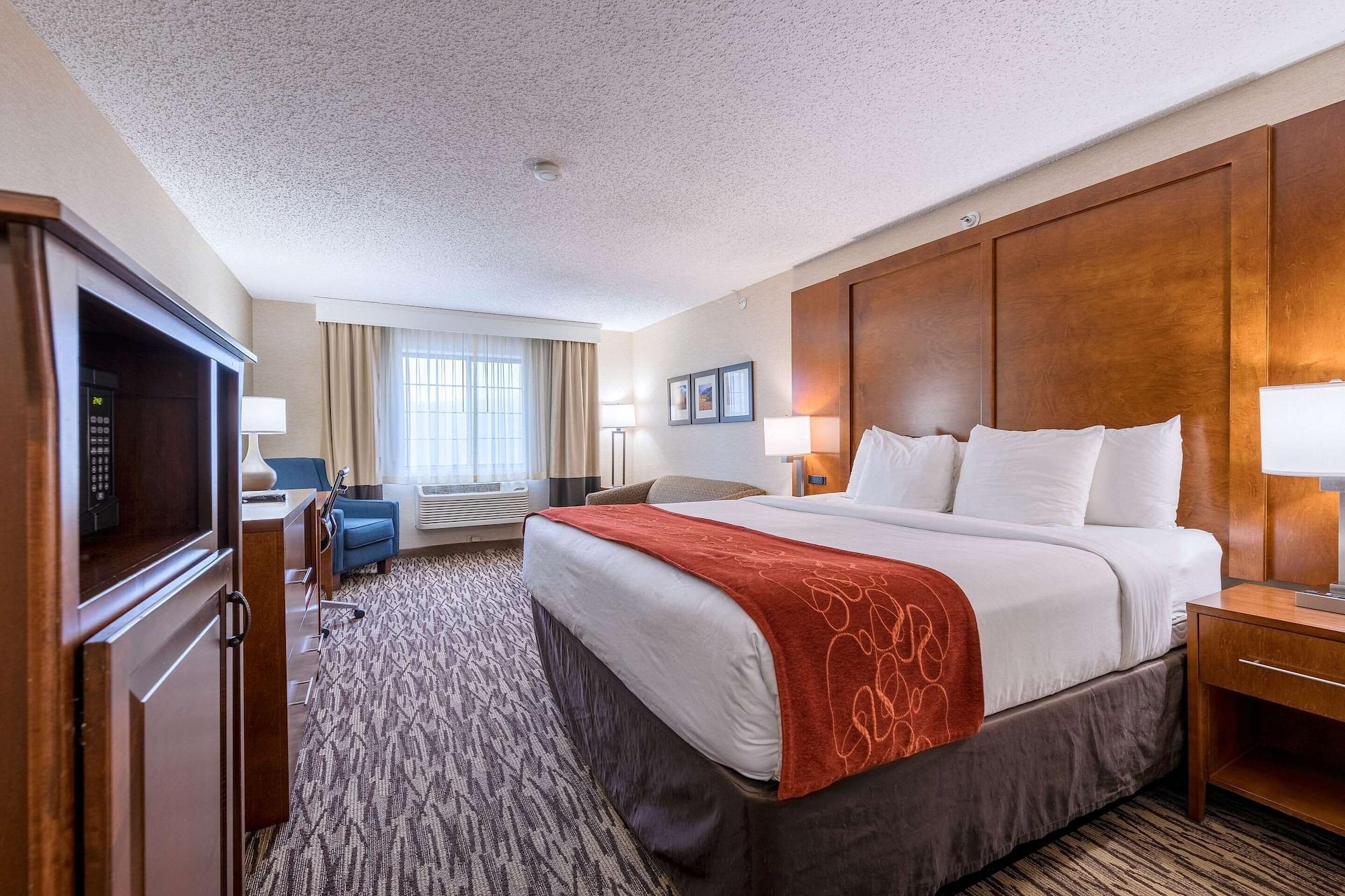 Comfort Golden West On Parkway Hotel Evergreen