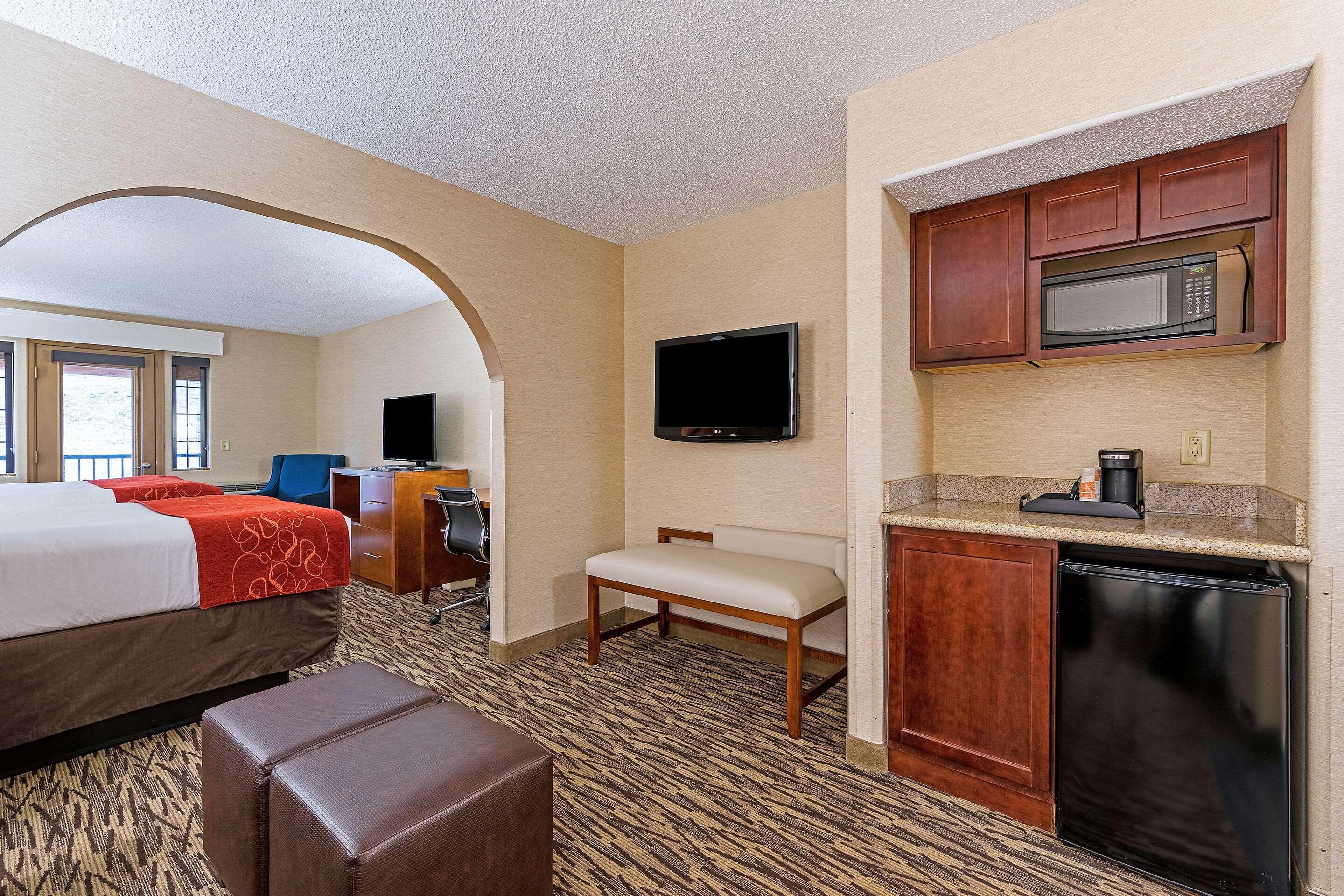Comfort Golden West On Parkway 3*