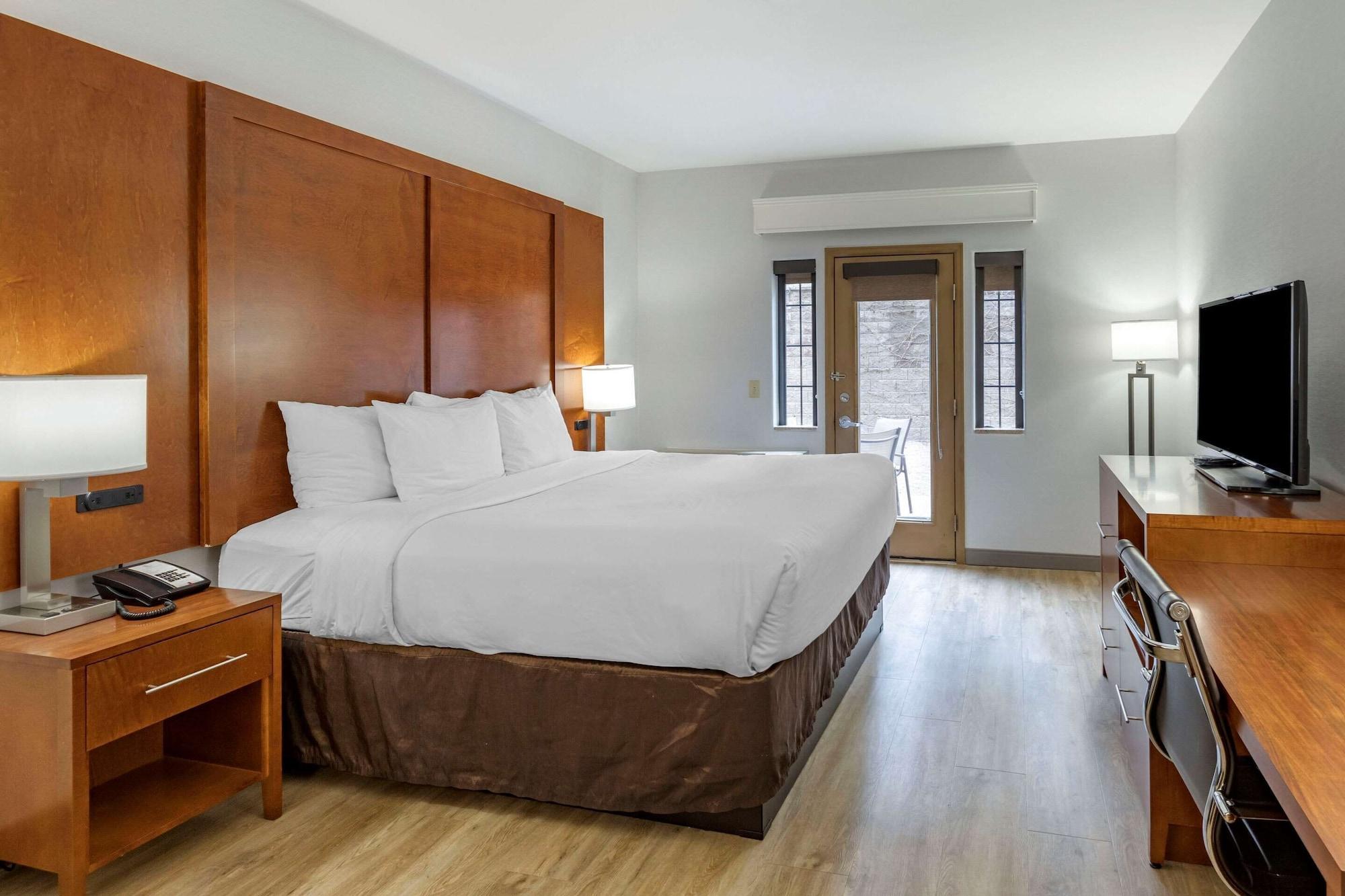 Comfort Golden West On Parkway 3* Evergreen