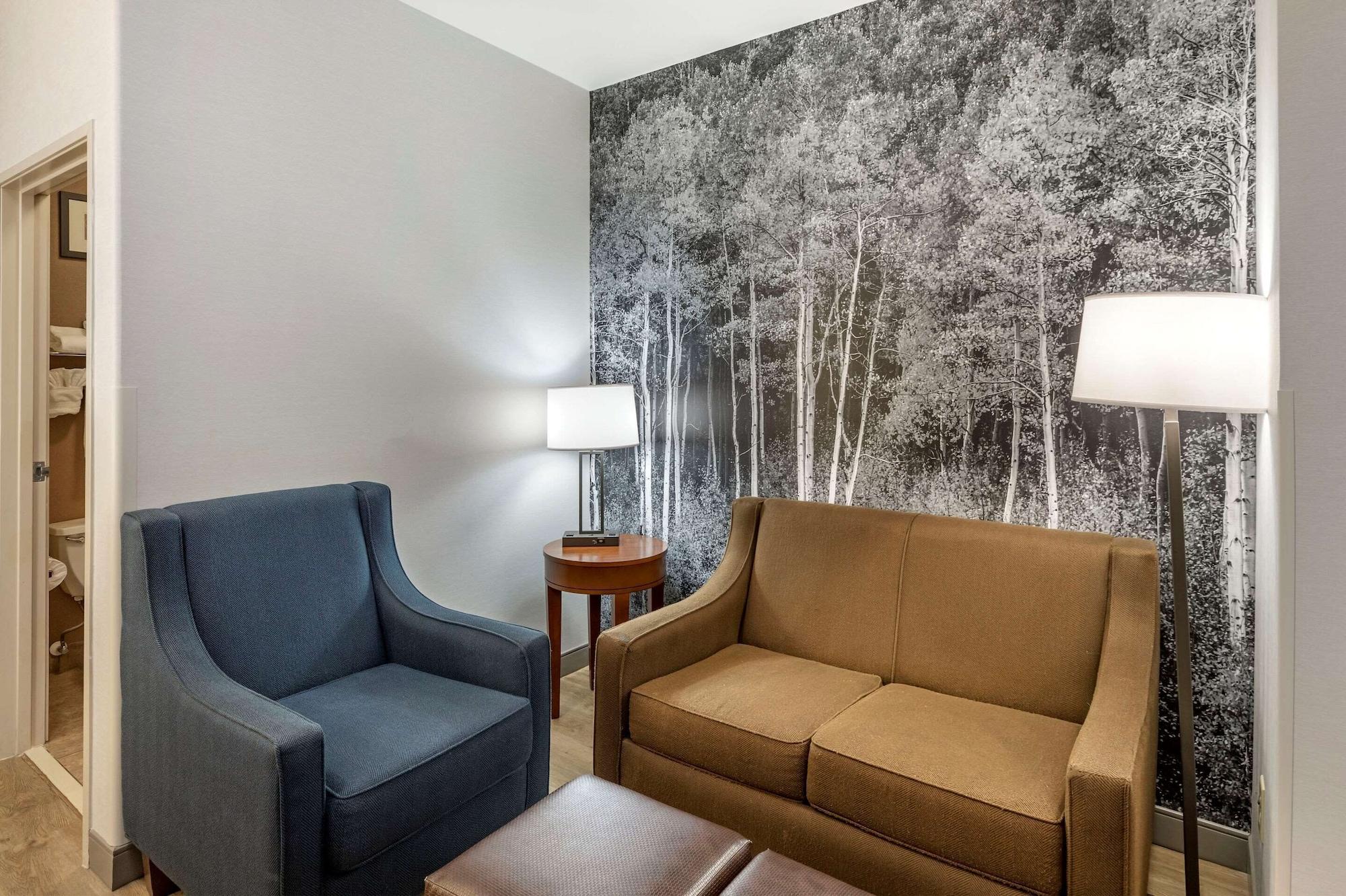 Comfort Golden West On Parkway Evergreen