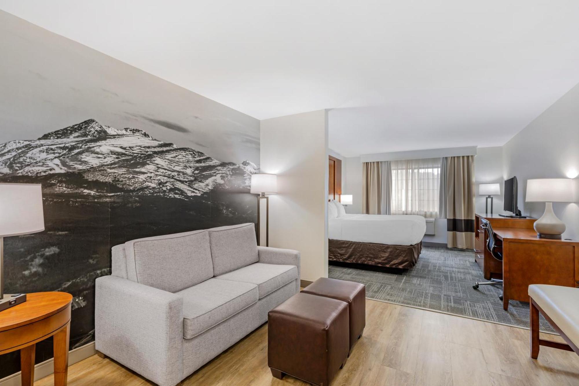 Comfort Golden West On Parkway Hotel Evergreen
