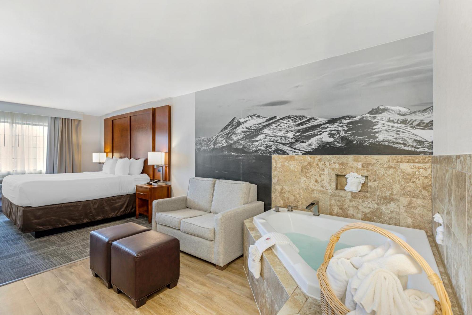 Comfort Golden West On Parkway Hotel 3*