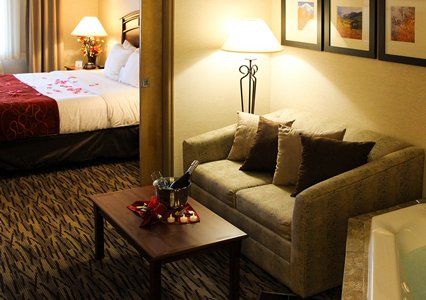 Comfort Golden West On Parkway Hotel 3*
